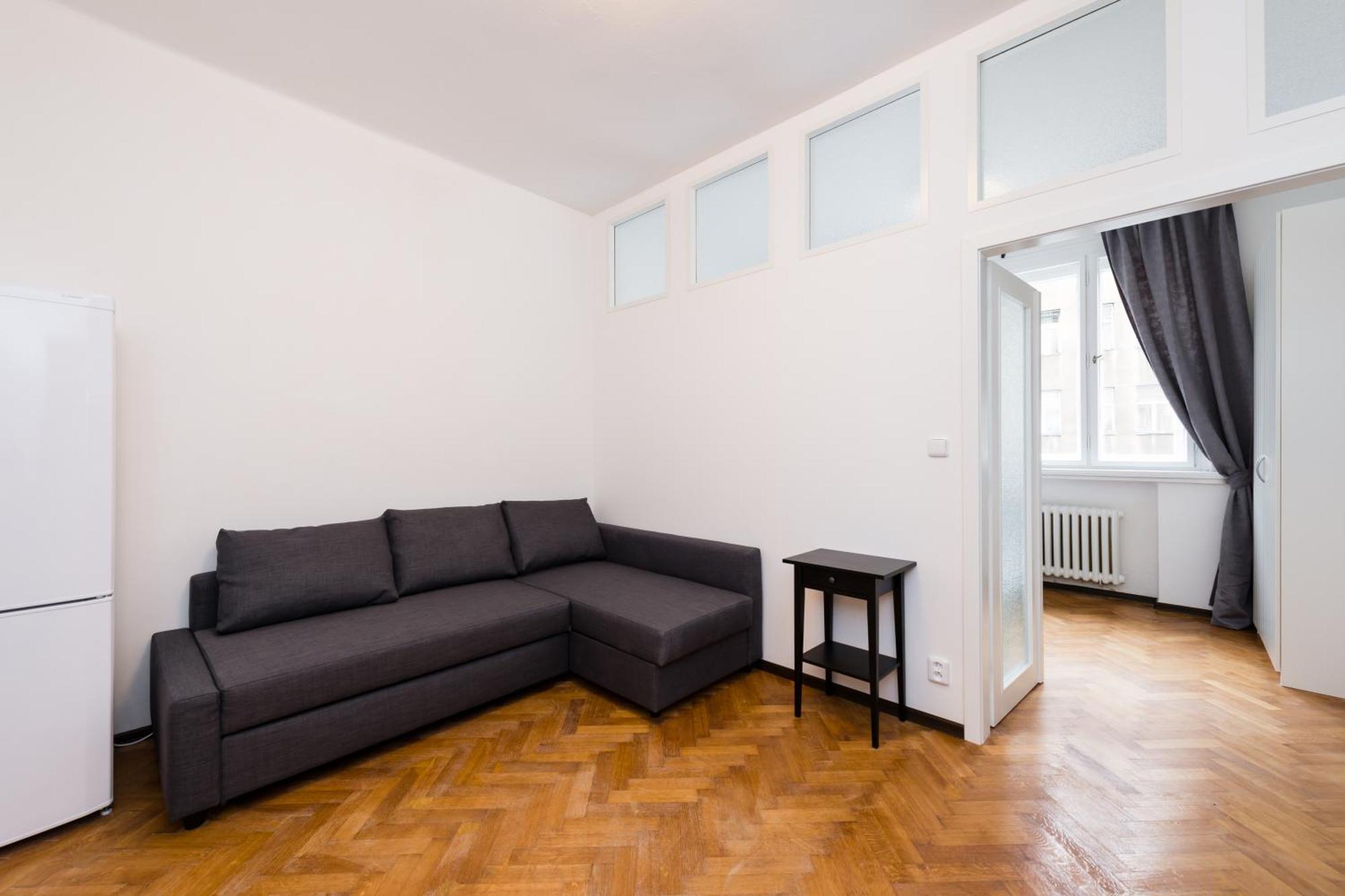 Affordable Navratilova Apartment *
