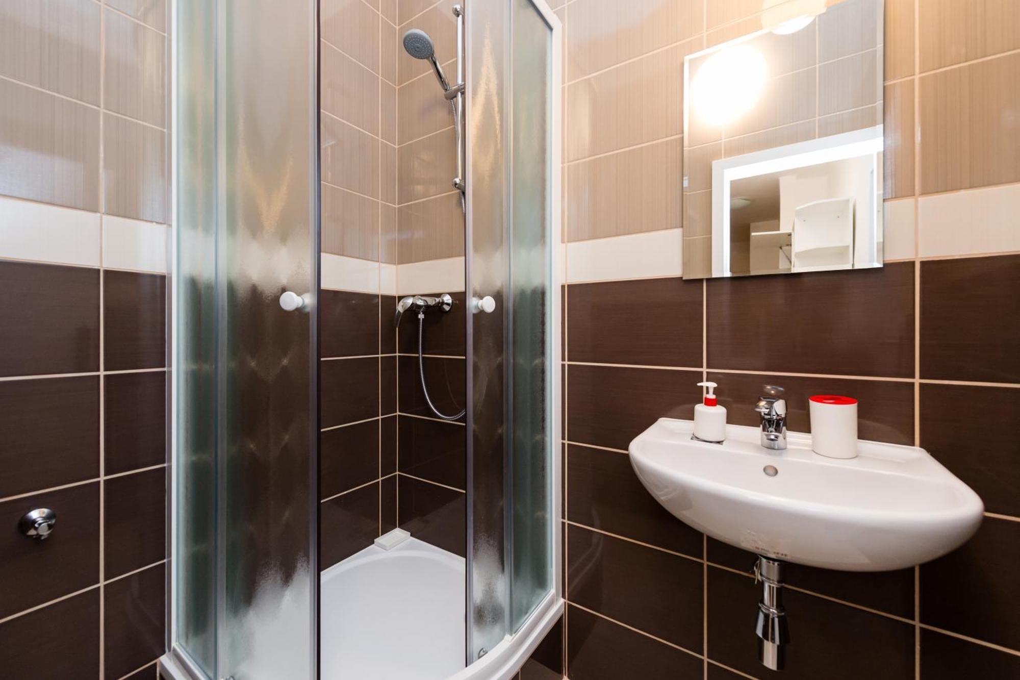 Affordable Navratilova Apartment *